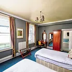 Hotel The 3*