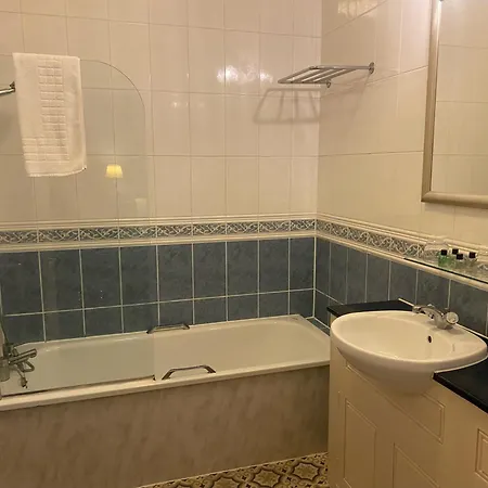 The فندق سكرابورو