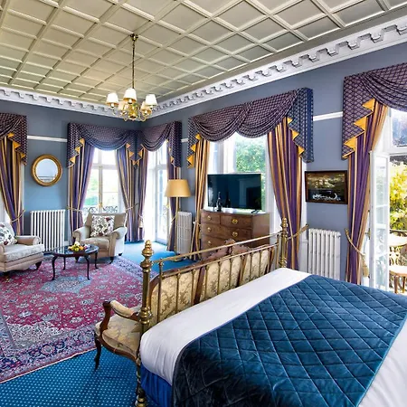 Hotel The 3*